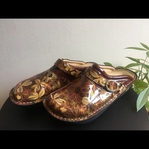 Alegria clogs